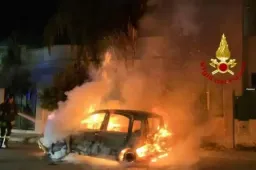 Esplode una FIAT Panda a metano per una sigaretta