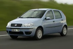 Le 5 auto più vendute 20 anni fa: quali erano e quanto costavano. Un confronto impietoso con oggi