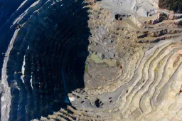 Caccia grossa ai minerali per l’auto elettrica: c’è la legge