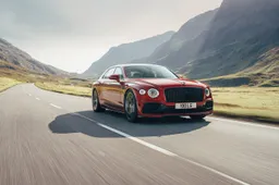 Bentley Flying Spur V8: 4 cilindri in meno, più divertimento