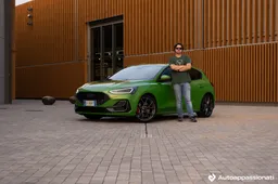 Ford Focus ST 2023: prova su strada, prezzo, interni, motore