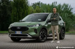 Prova Ford Kuga Full Hybrid Active X: consumi promettenti e tanta comodità