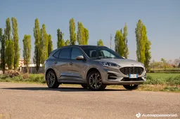 Ford Kuga ibrida plug-in 2022: gamma, prezzi, allestimenti