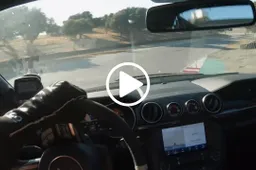 Ford Mustang Shelby GT500: onboard tra i saliscendi di Laguna Seca [VIDEO]