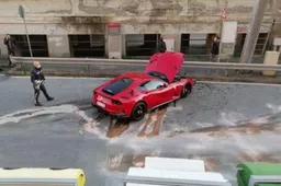 La Ferrari del portiere Marchetti fa una brutta fine: è successo a Genova