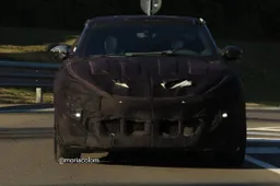 Ferrari Purosangue con la carrozzeria definitiva per la prima volta su strada [FOTO SPIA]