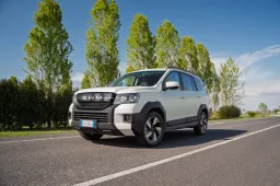 Prova SWM G03F Super Hybrid: 1.000 km di autonomia, è la più economica tra le plug-in