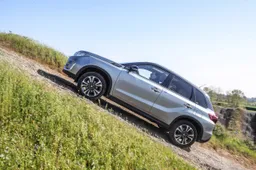 La gamma Suzuki ora è ibrida, 4x4, e automatica: offerta unica in Italia