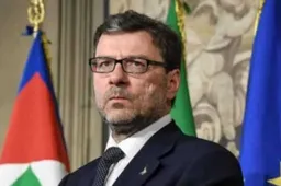 Giorgetti: "bloccare i motori termici è l'eutanasia dell'industria"