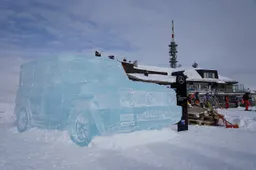 #StrongerThanIce: a Plan de Corones una scultura di ghiaccio apre il 4Matic Tour 2019