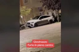 Rubano una Mercedes e li riprendono con il telefono: follia a Bari [VIDEO]