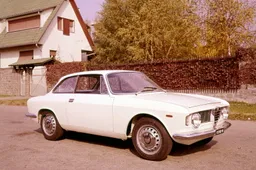 Anche i giovani amano le auto classiche: le statistiche ASI parlano chiaro