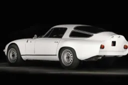 Un'Alfa Romeo Giulia TZ corre veloce verso il milione di euro