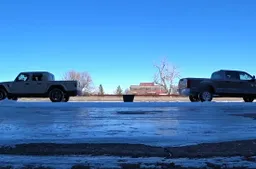 Jeep Gladiator vs Ford F-250: chi è la più forte nel tiro alla fune?