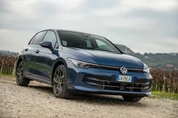 Prova Volkswagen Golf eHybrid: l'evoluzione dell'ibrido convince a 360°, prezzi e consumi