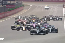 Gran Premio F1 Silverstone: Verstappen vince per l'anniversario, Mercedes si accontenta