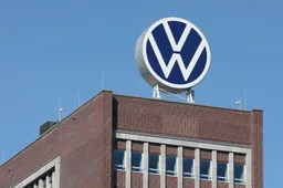 Volkswagen avverte l’Europa: “così la transizione elettrica sarà un disastro”