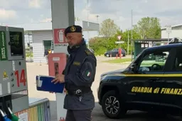 Prezzo carburante oggi: la finanza indaga sui rialzi