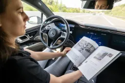 Guida autonoma livello 3: Mercedes è pronta, ma con molti limiti