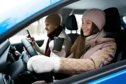 Guidare con la giacca è pericoloso? Scopriamo i rischi