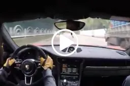 Come guidare (male) a tutta velocità una Porsche 911 [VIDEO]