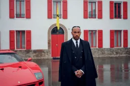 Hamilton, primo giorno di scuola: la prima foto ufficiale in Ferrari