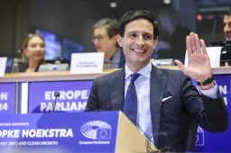 Il futuro dell’auto europea sarà “luminoso” per il commissario UE