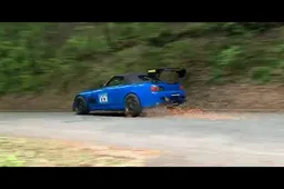 Prende il volo su un passo di montagna…con una Honda S2000! [VIDEO]