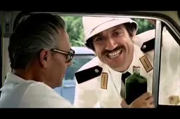 Addio Gigi Proietti. Il celebre sketch "Whisky maschio senza rischio"