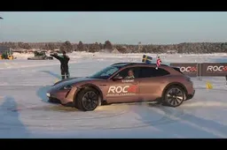 Porsche Taycan da record con 69 donut consecutivi: il video è ipnotizzante