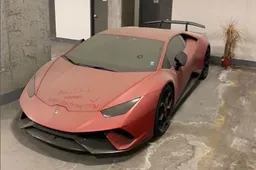 Abbandonata al suo destino una Huracan Performante: quanta tristezza