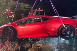 Con la Huracan finisce nel lago: il guidatore ha fatto una certa confusione