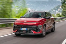 Hyundai Kona 2023: prezzo, interni, ibrida, prova in anteprima