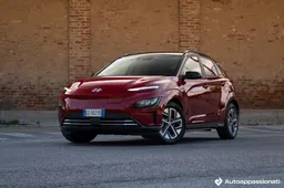 Hyundai Kona elettrica: motore, batteria, prezzi, prova su strada