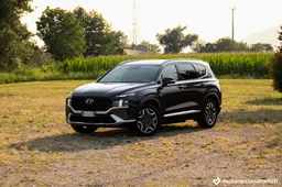Hyundai Santa Fe 2023: prova su strada, autonomia, consumi e prezzo