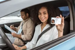 I documenti da avere in auto, quali sono e come leggerli