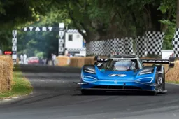 La Volkswagen ID.R a Goodwood: è record assoluto. L’elettrica batte la Formula 1 [VIDEO]