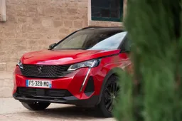 Black Pack Peugeot 3008 2021: stile e sportività per il nuovo SUV francese