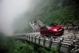 Range Rover Sport PHEV: per lei si è aperta la Porta del Cielo [VIDEO]