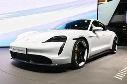 Porsche Taycan: svelata la prima elettrica di Zuffenhausen