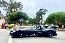 Che auto clamorose alla Monterey Car Week: parcheggi da milioni e una Batmobile che vale tutto