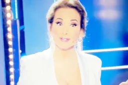 Genova, incolla foto della D’Urso sui fari per risparmiare sugli abbaglianti