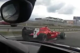 Con la Formula 2 in autostrada: ecco il video incredibile