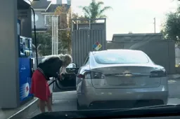 Ricaricare la Tesla come fare benzina? La soluzione che cambia tutto