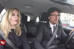 Gaffe Toninelli: promuove l'elettrico ma compra una Diesel