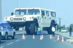 Un Hummer enorme sta girando per Dubai: ecco di chi è [VIDEO]