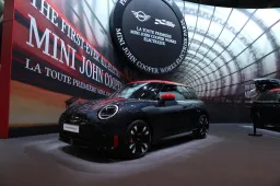 Mini al Salone di Parigi con le John Cooper Works elettriche