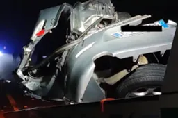 L'auto si spezza a metà nel tragico incidente: il modello è quasi irriconoscibile