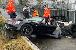 Incidente spaventoso per una Lotus: salvi pilota e passeggero [VIDEO]