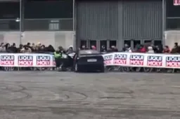 Incidente a Motor Bike Expo Verona: auto si schianta sulla folla [VIDEO]